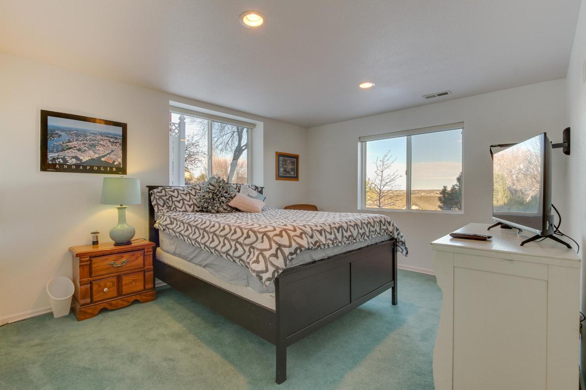 Inviting Great Falls Home With Wraparound Deck! Kültér fotó
