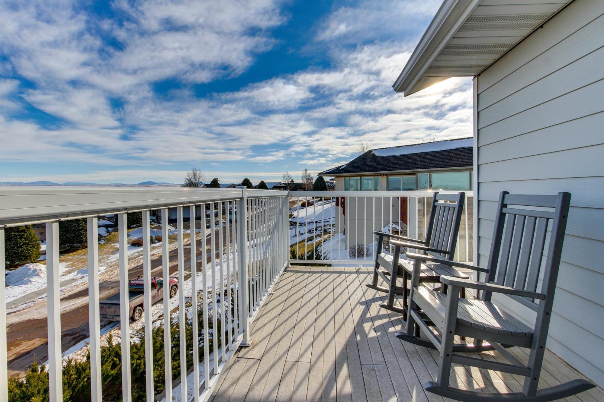 Inviting Great Falls Home With Wraparound Deck! Kültér fotó