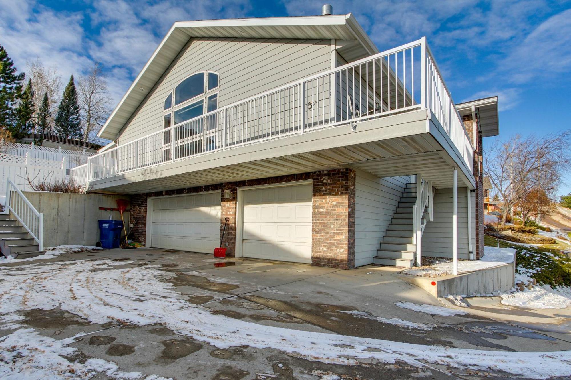 Inviting Great Falls Home With Wraparound Deck! Kültér fotó