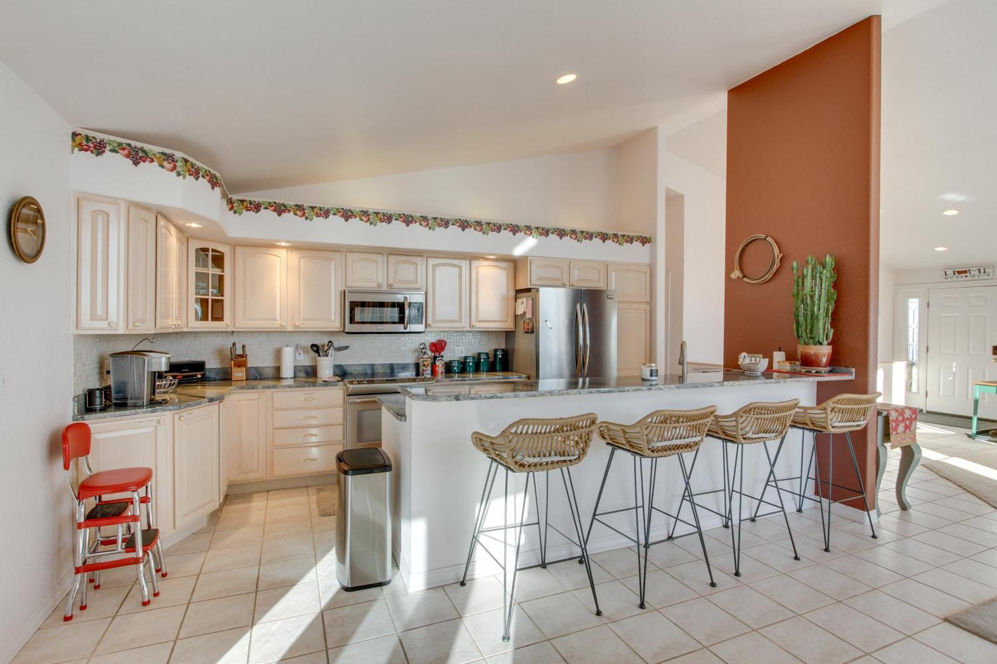 Inviting Great Falls Home With Wraparound Deck! Kültér fotó