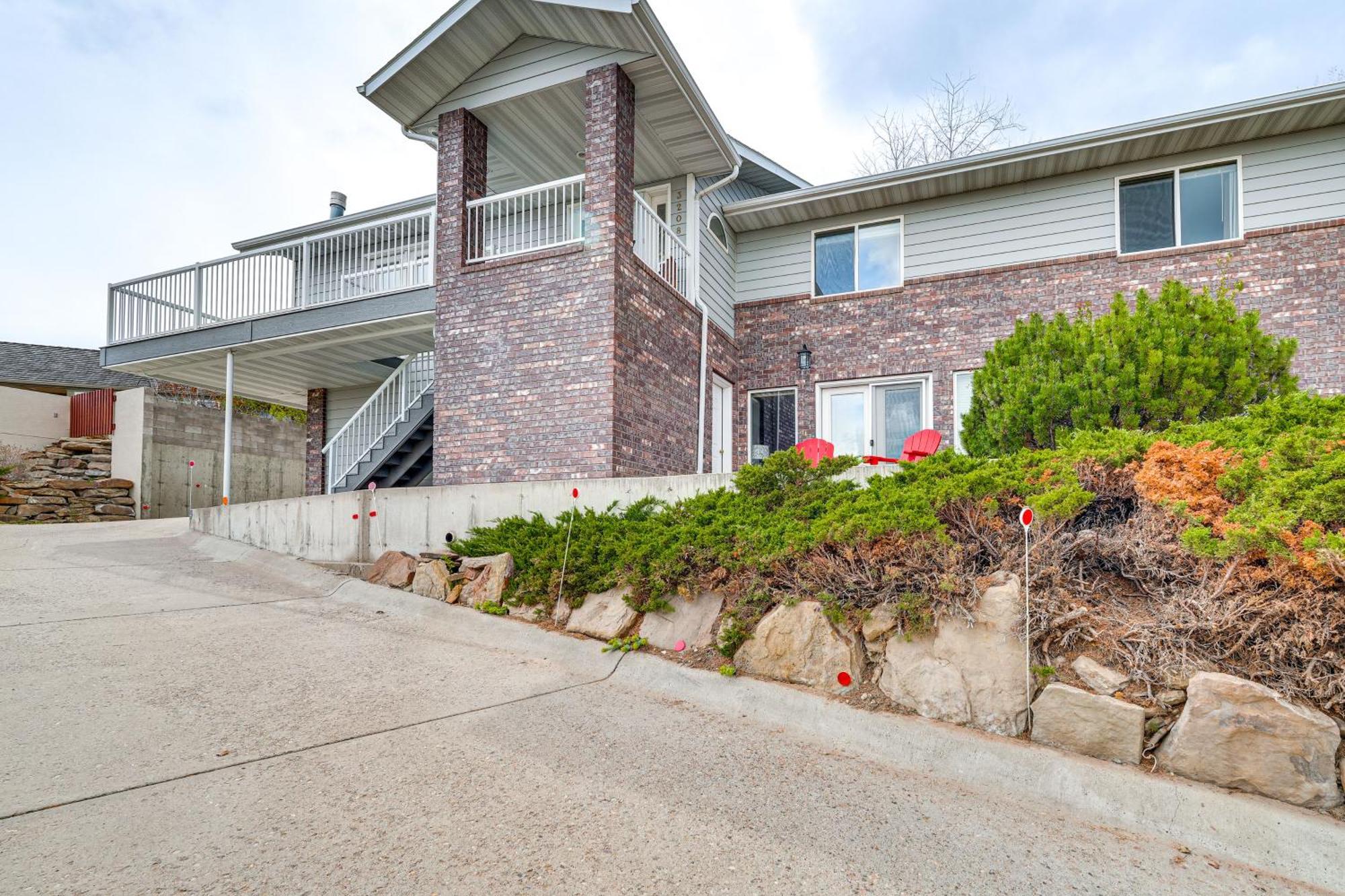 Inviting Great Falls Home With Wraparound Deck! Kültér fotó
