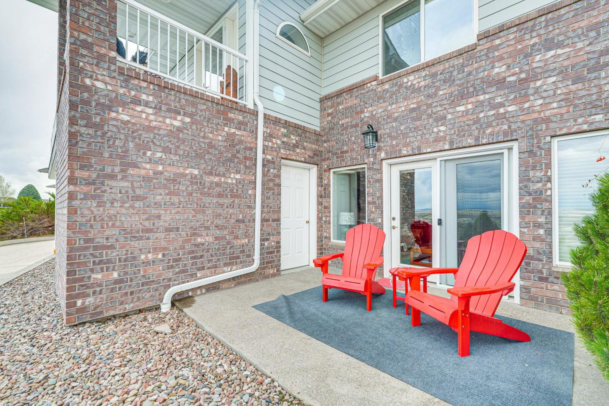 Inviting Great Falls Home With Wraparound Deck! Kültér fotó