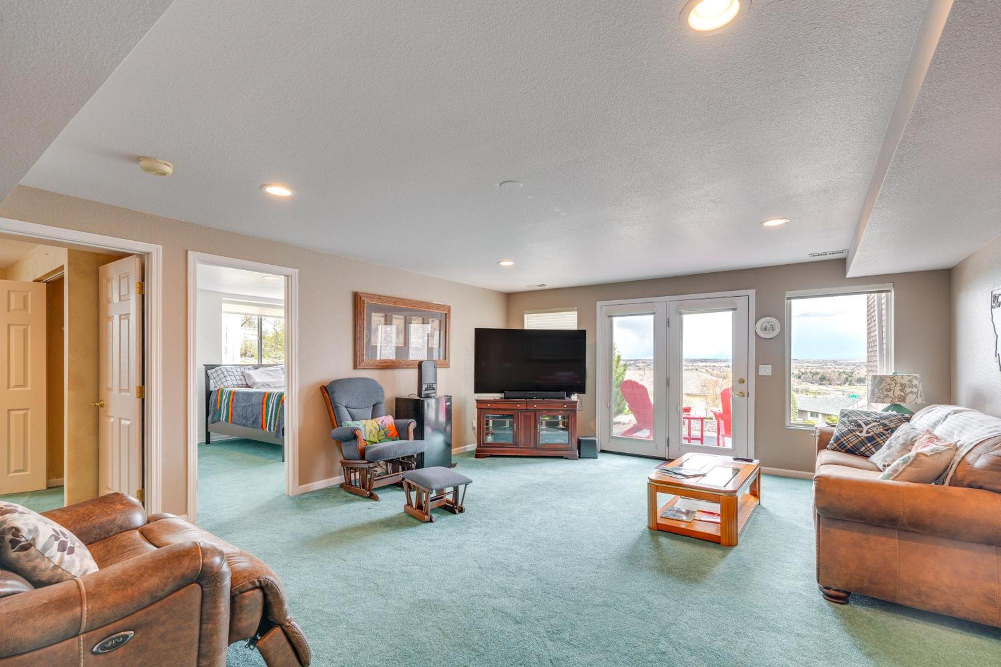 Inviting Great Falls Home With Wraparound Deck! Kültér fotó