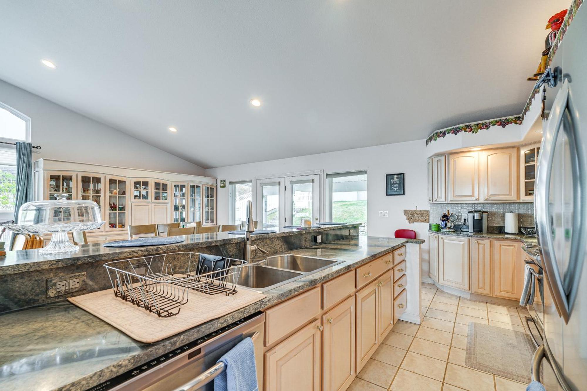 Inviting Great Falls Home With Wraparound Deck! Kültér fotó