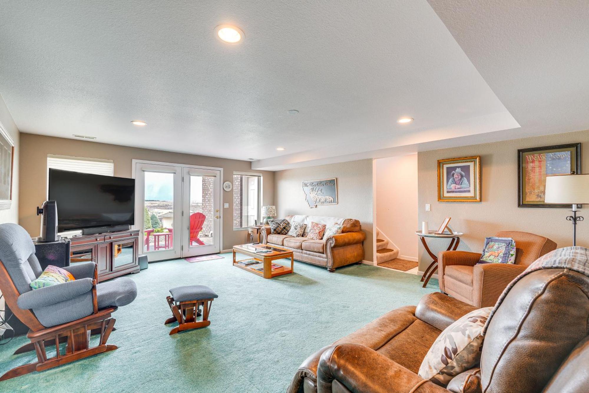 Inviting Great Falls Home With Wraparound Deck! Kültér fotó