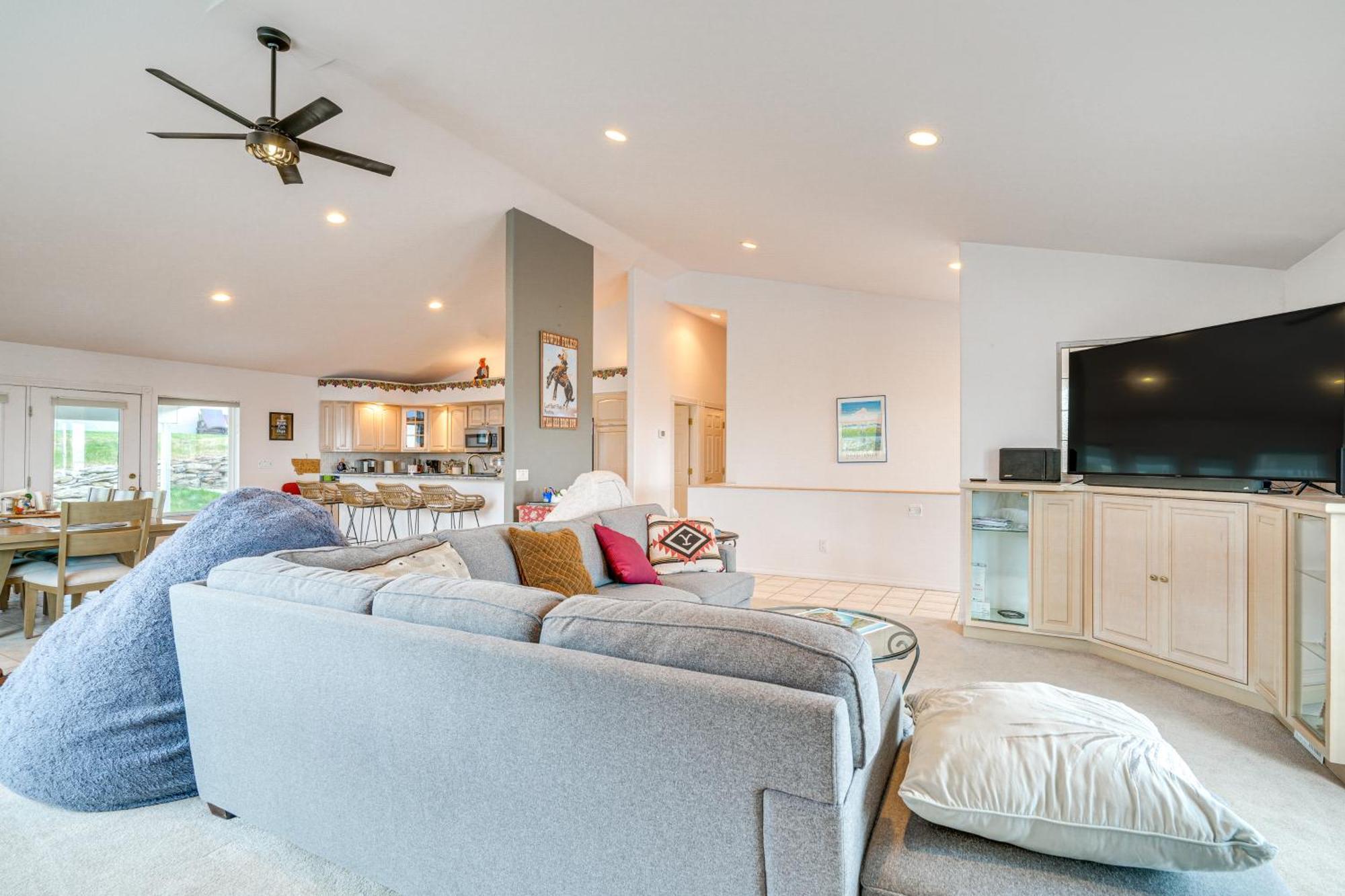 Inviting Great Falls Home With Wraparound Deck! Kültér fotó