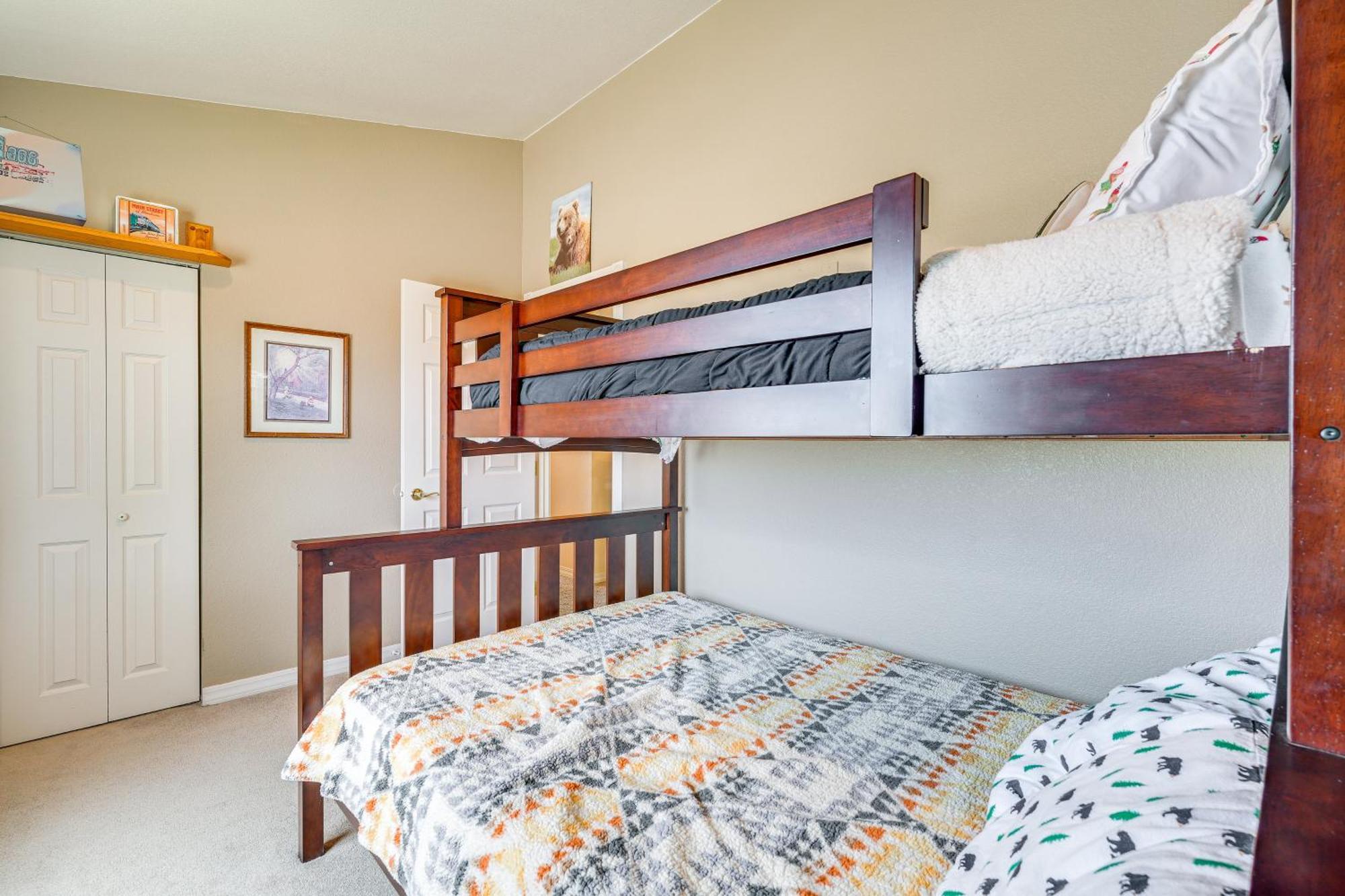 Inviting Great Falls Home With Wraparound Deck! Kültér fotó