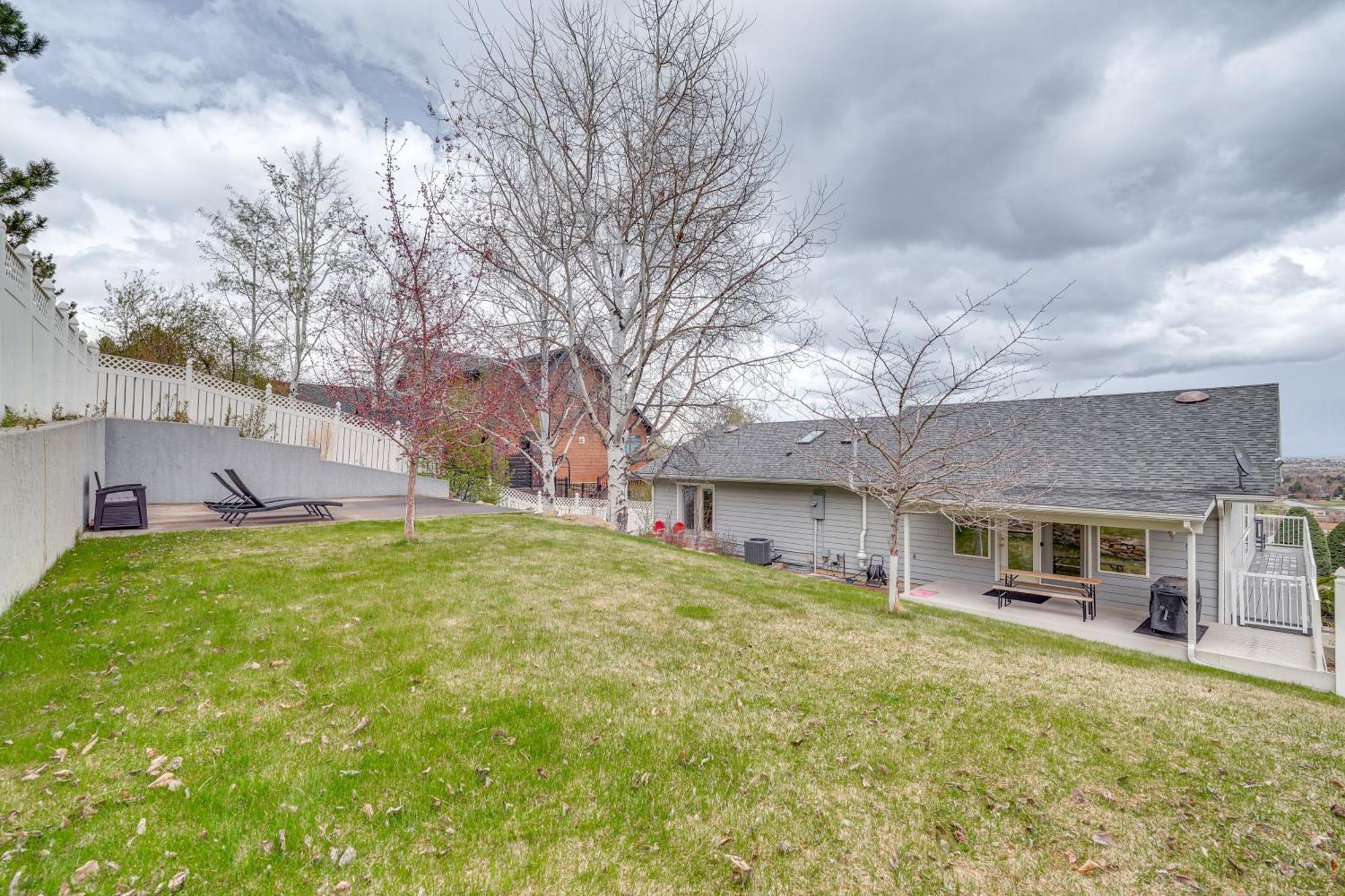 Inviting Great Falls Home With Wraparound Deck! Kültér fotó