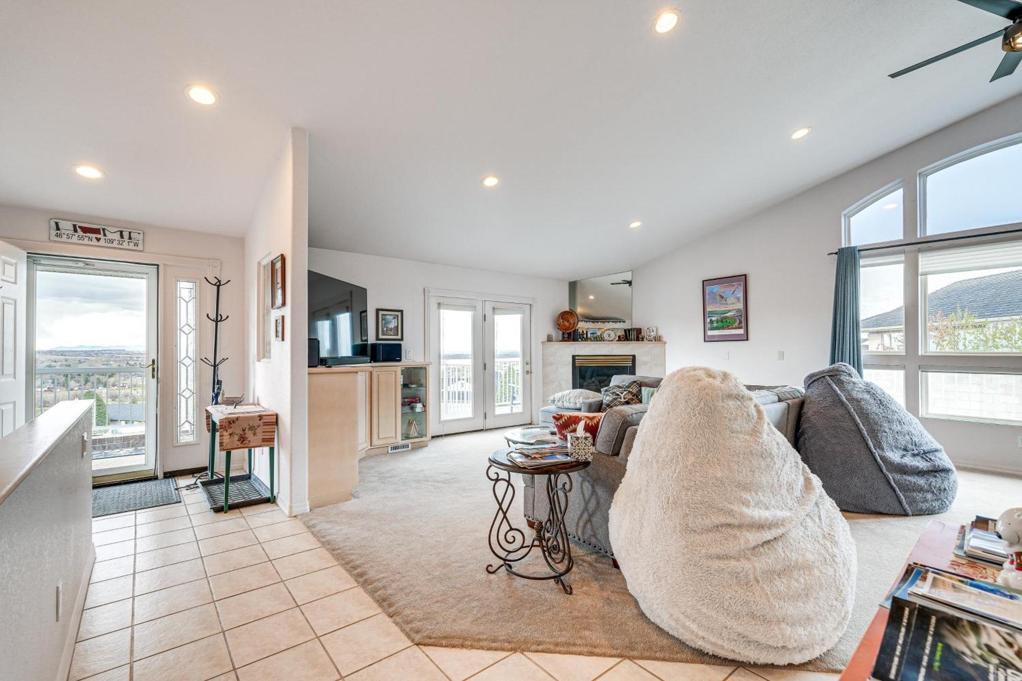 Inviting Great Falls Home With Wraparound Deck! Kültér fotó